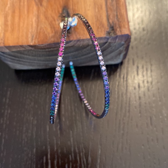 NEW! Rainbow hoops in rhodium - Picture 5 of 9